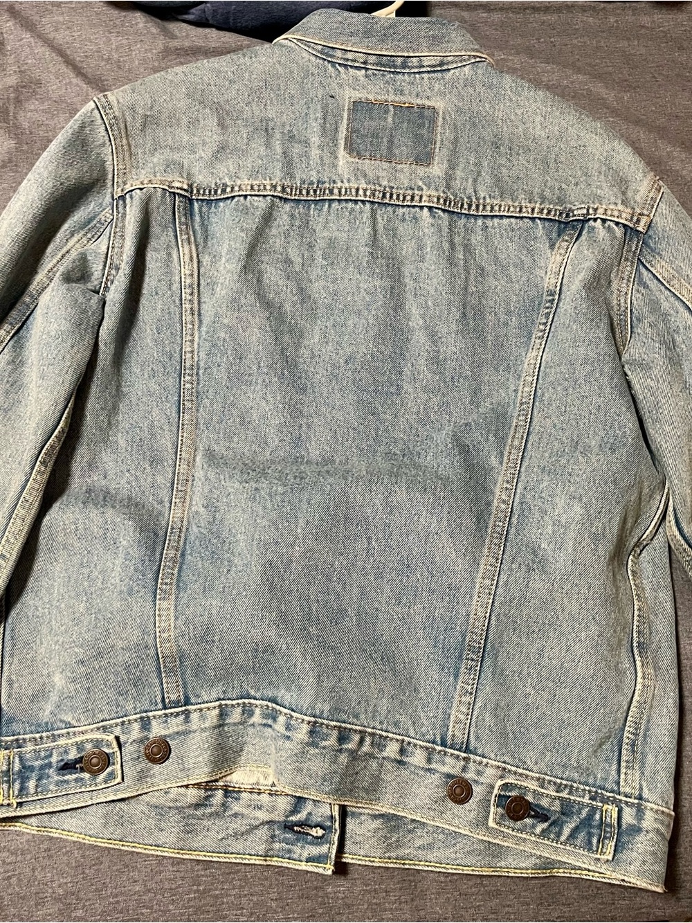 Levi's Light Wash Denim Trucker Jacket - Picture 2 of 2